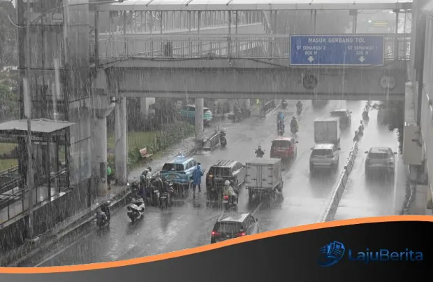 Waspada Guyuran Hujan: Prakiraan Cuaca Jakarta Senin Ini dari Pagi Hingga Sore Hari