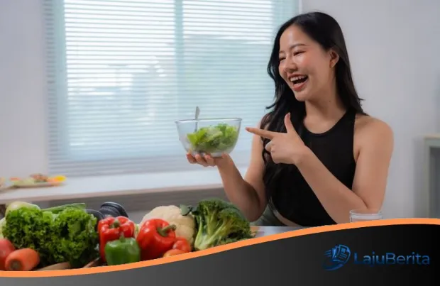 Fenomena ‘Eating Your Skincare’ Viral di TikTok: Benarkah Rahasia Kulit Glowing Ada di Piring Makan Anda?