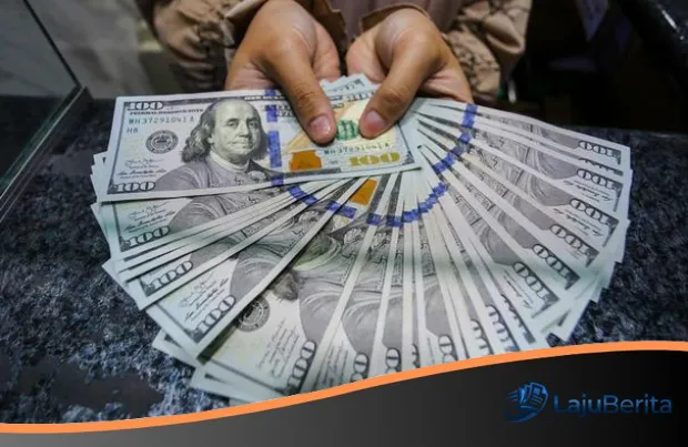 Rupiah Kian Loyo: Mengapa Dampak Pelemahan Kurs Bisa ‘Mencekik’ Hingga ke Pelosok Desa?