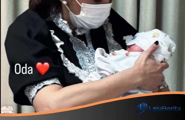 Pesona ‘Oma’ Berkelas: Gaya Maia Estianty Gendong Baby Soleil dengan Jam Tangan Rolex Ratusan Juta