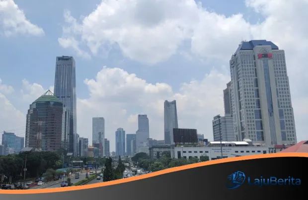 Langit Jakarta Membiru: Prakiraan Cuaca Cerah Sepanjang Kamis dan Panduan Menghadapi Terik Matahari di Ibu Kota