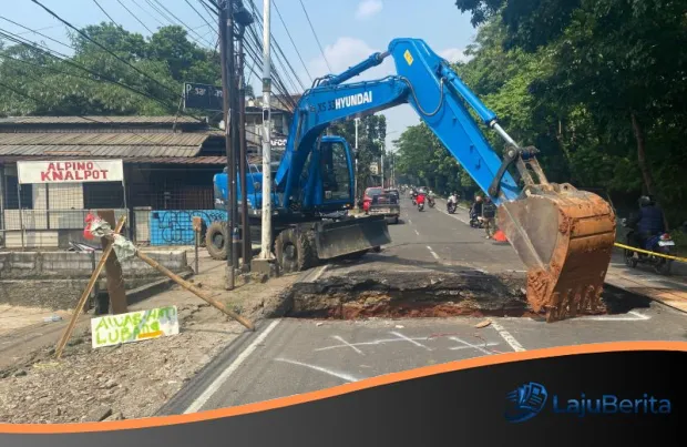 Tragedi Aspal Terbelah di Lenteng Agung: Kronologi dan Investigasi Mendalam Lubang Raksasa Sedalam 3 Meter