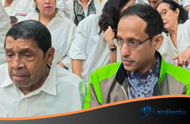 Momen Emosional Nadiem Makarim Pakai Jaket Ojol Saat Bacakan Pleidoi Kasus Korupsi Chromebook