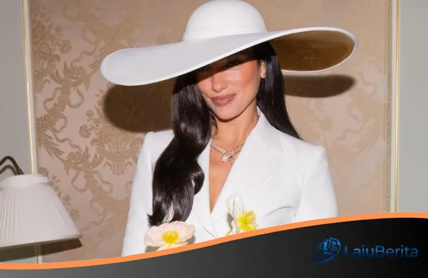Pernikahan Ikonis Dua Lipa: Mengapa Setelan Rok Schiaparelli Bakal Jadi Tren Pengantin Masa Kini?