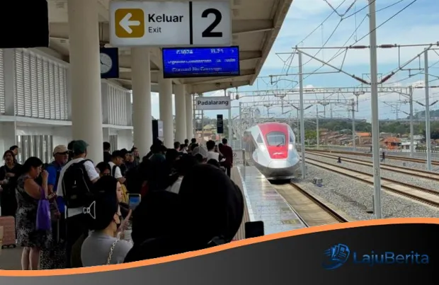 Aksi Nekat Penumpang Tahan Pintu Whoosh di Stasiun Padalarang, KCIC: Keselamatan Adalah Prioritas Utama