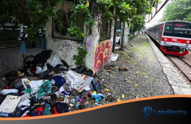 Mati Suri di Tengah Kota: Menilik Kondisi Stasiun Mampang yang Kian Terlupakan