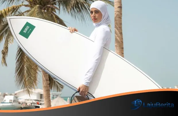 Pesona Lamar Mufti, Peselancar Berhijab Pertama Arab Saudi yang Guncang Panggung Internasional